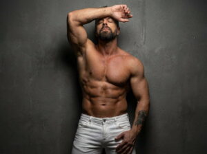 wes richardson posing